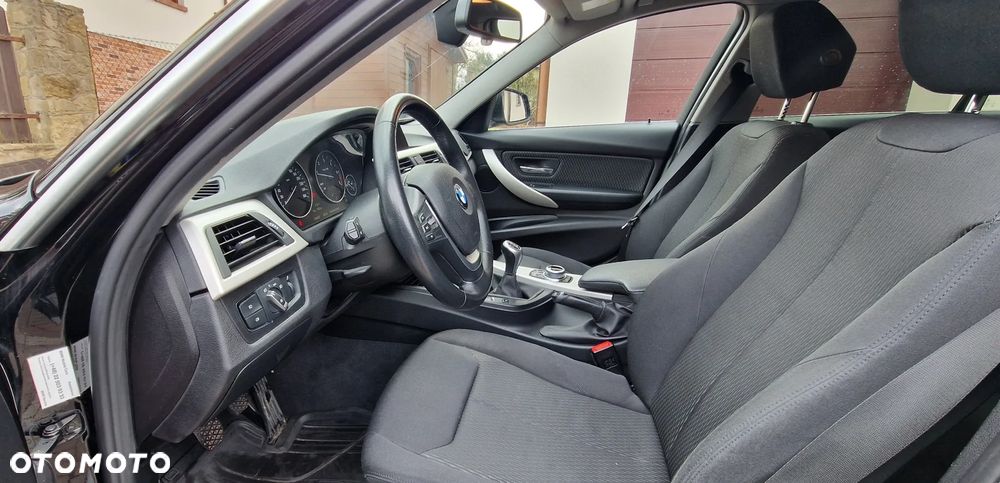 BMW Seria 3 318d xDrive - 18