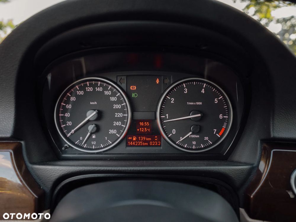 BMW Seria 3 318i - 23
