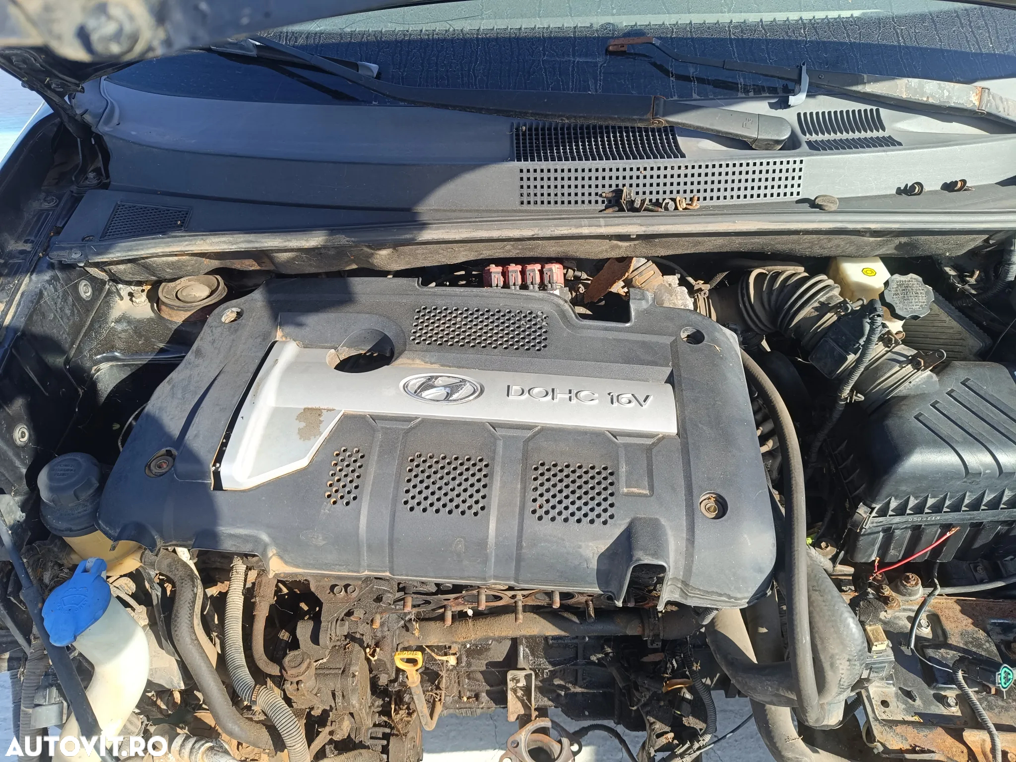 Dezmembrez Hyundai Tucson 2.0 benzina fabr 2006 - 3