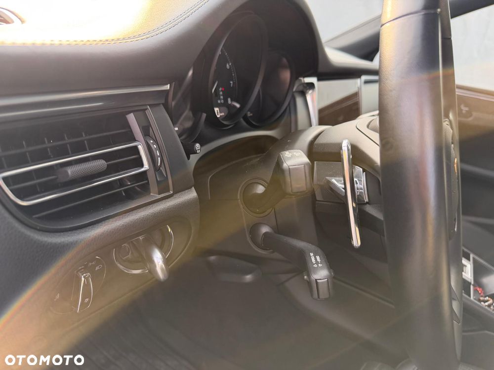 Porsche Macan T - 25