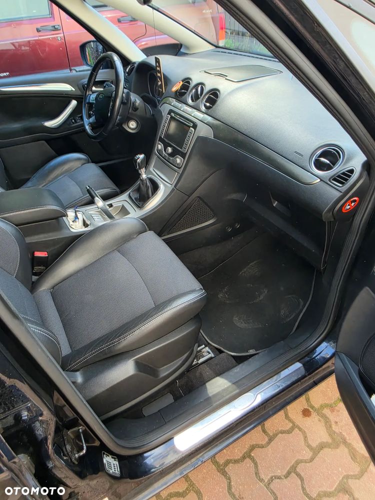 Ford S-Max - 11