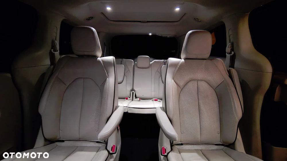 Chrysler Pacifica - 13