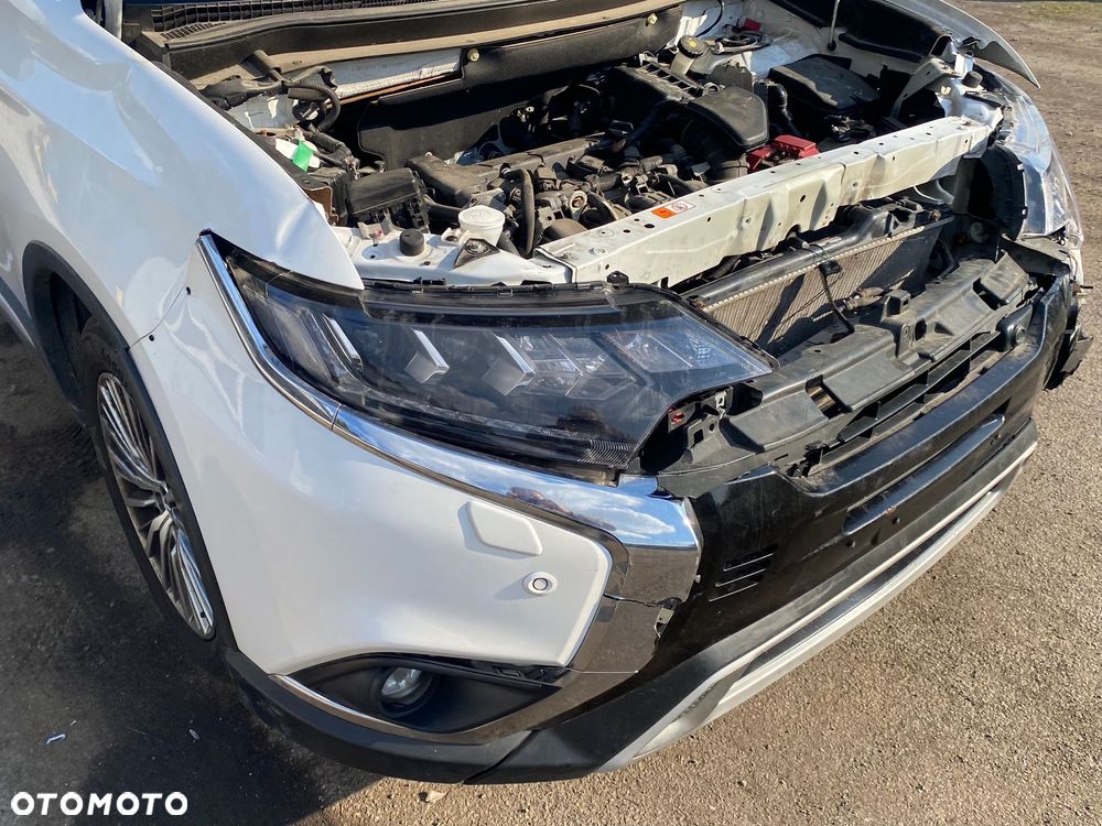 Mitsubishi Outlander - 8