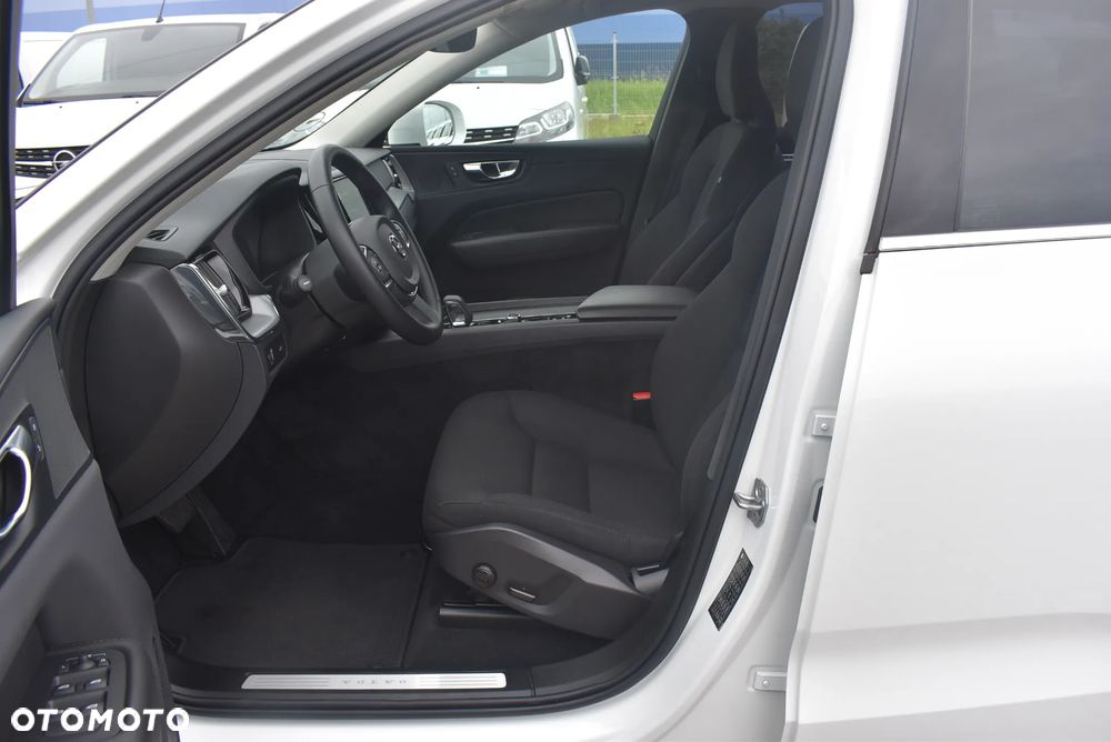 Volvo XC 60 B4 B Momentum Pro - 10