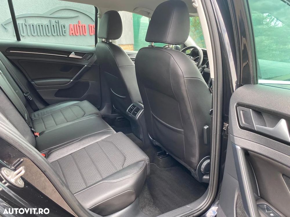 Volkswagen Golf - 10