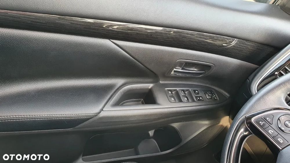 Mitsubishi Outlander - 15