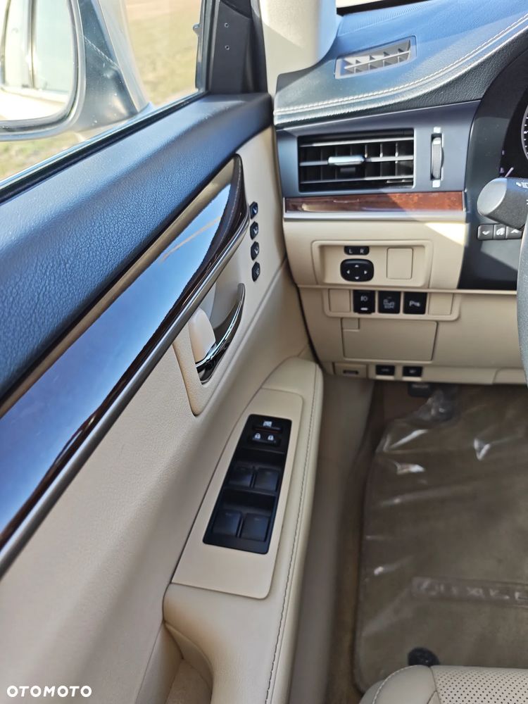 Lexus ES - 12