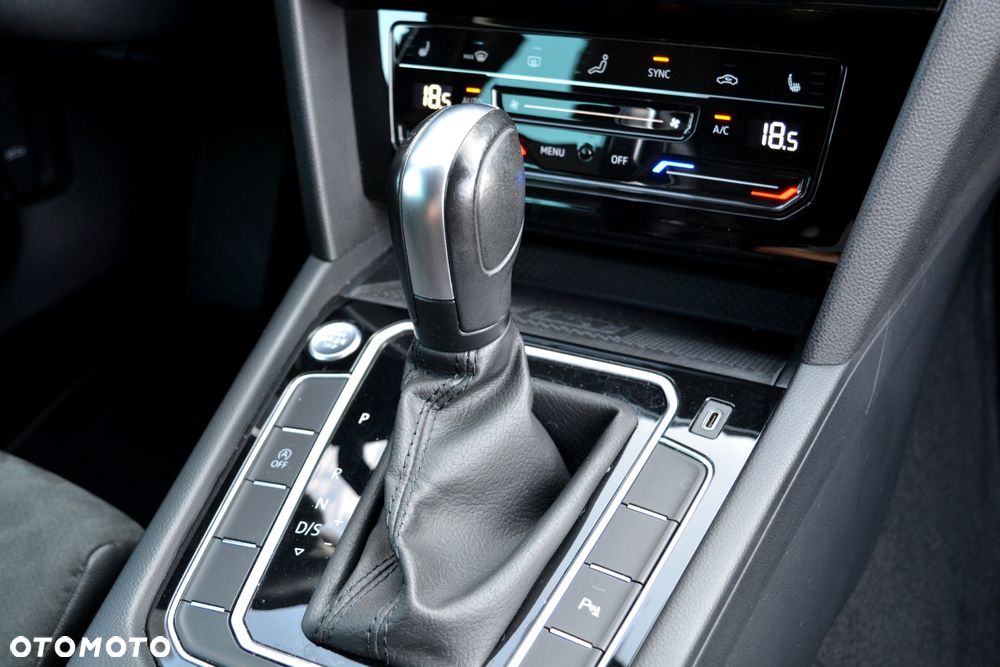 Volkswagen Passat 2.0 TDI SCR DSG Elegance - 18