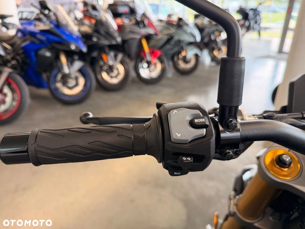 Suzuki GSX 1000 - 11