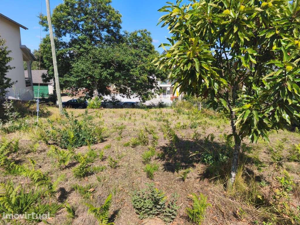 Prédio rústico em zona de construção - Grande imagem: 2/14