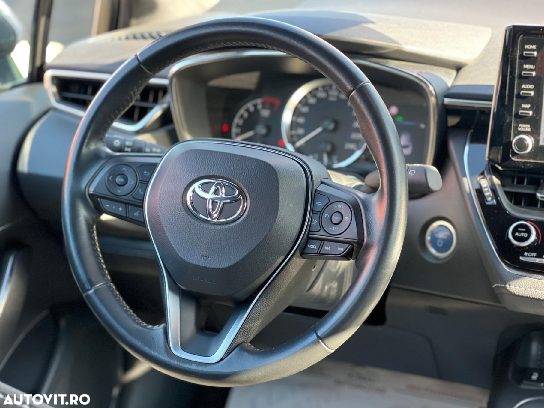 Toyota Corolla TS 1.8 HSD Dynamic - 10