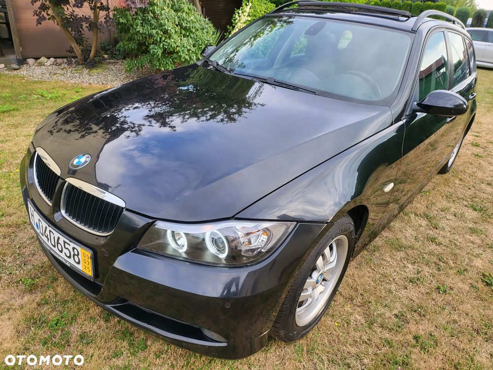 BMW Seria 3 318i Touring - 26