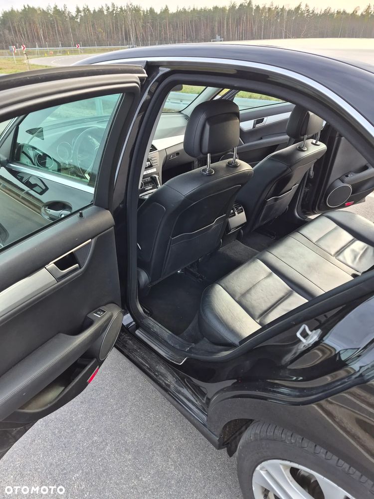 Mercedes-Benz Klasa C 300 CDI DPF 4Matic (BlueEFFICIENCY) 7G-TRONIC Elegance - 12