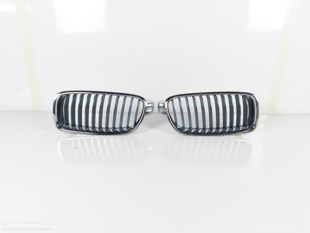 Grelha Para-choques Cromada Frente Usado / Original BMW 3 (F30, F80) 51137475967... - 1