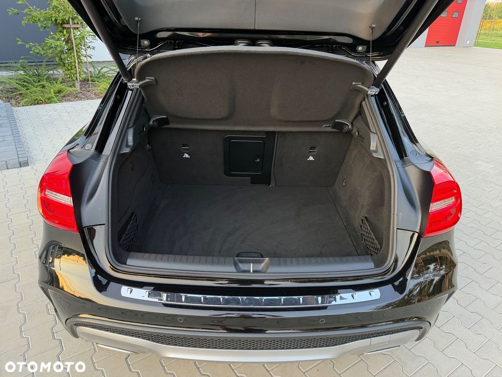 Mercedes-Benz GLA 250 4Matic 7G-DCT AMG Line - 28