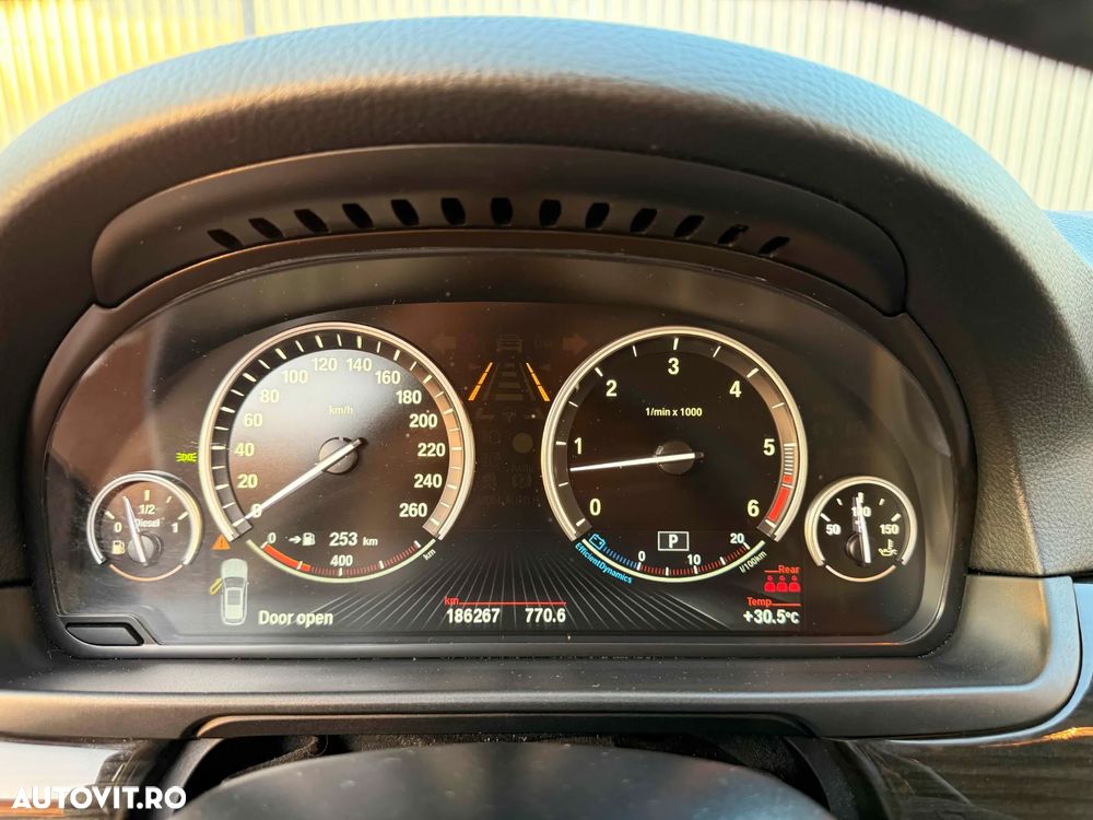 BMW Seria 5 530d xDrive Touring Aut. Luxury Line - 19