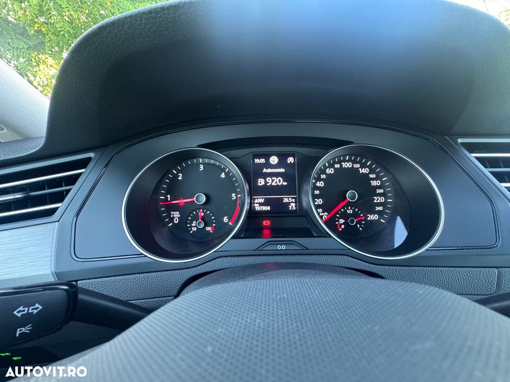 Volkswagen Passat 2.0 TDI SCR Business - 25