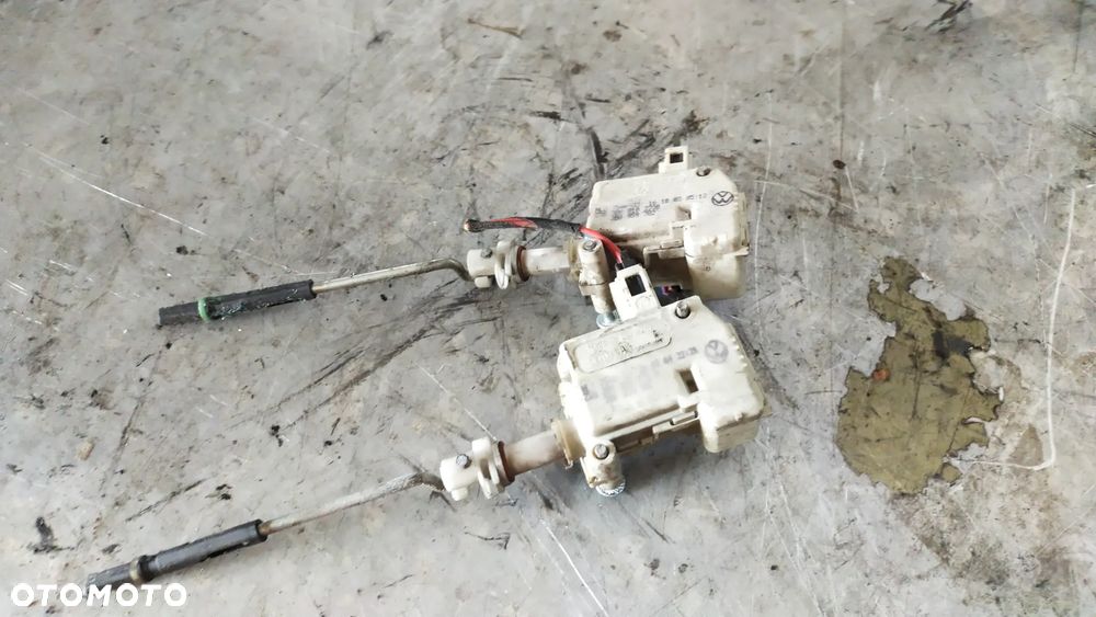 SIŁOWNIK ZAMKA KLAPY TYŁ OCTAVIA 1 - 1