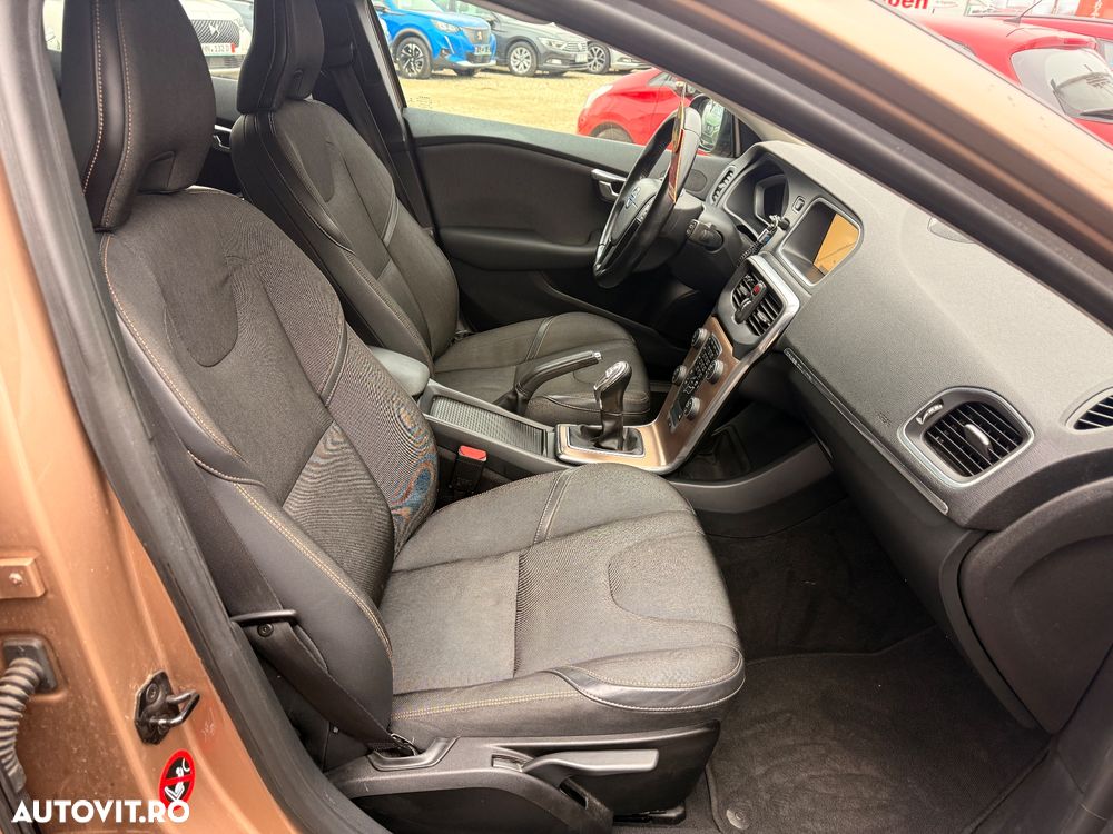 Volvo V40 Cross Country D3 Momentum - 6