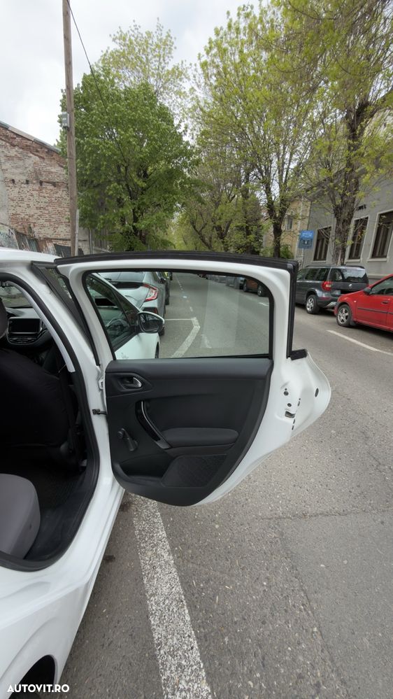 Peugeot 208 - 39