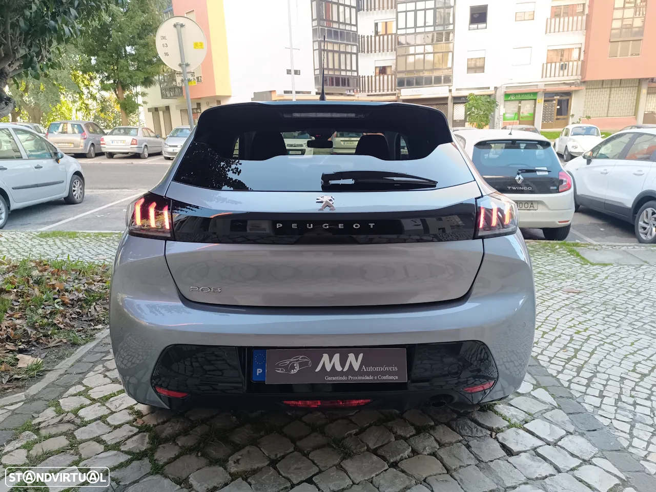 Peugeot 208 PureTech 100 EAT8 Allure - 6