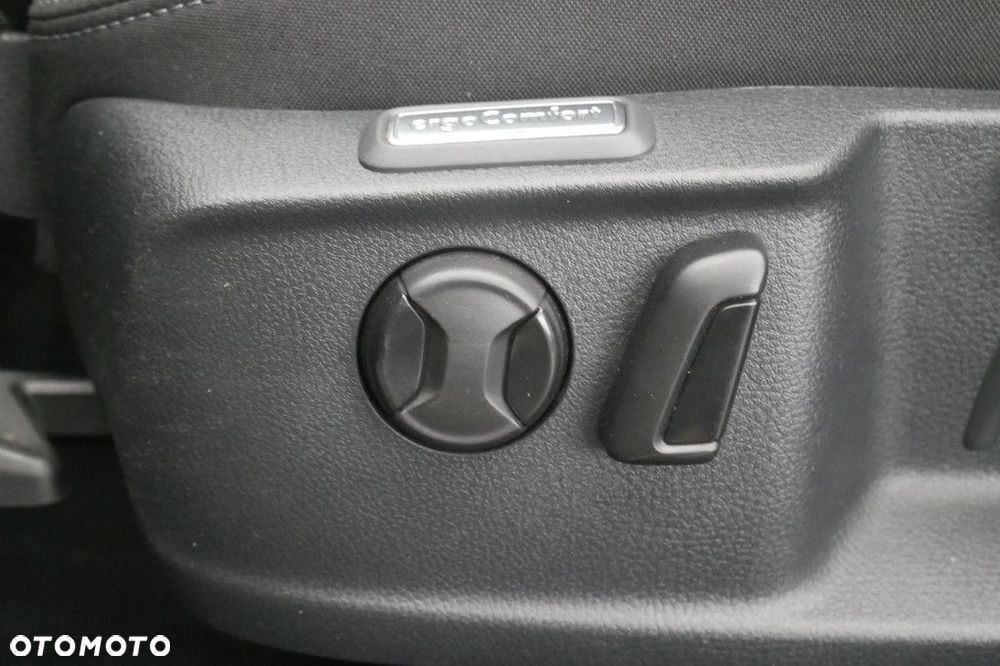Volkswagen Passat 2.0 TSI Business DSG - 28