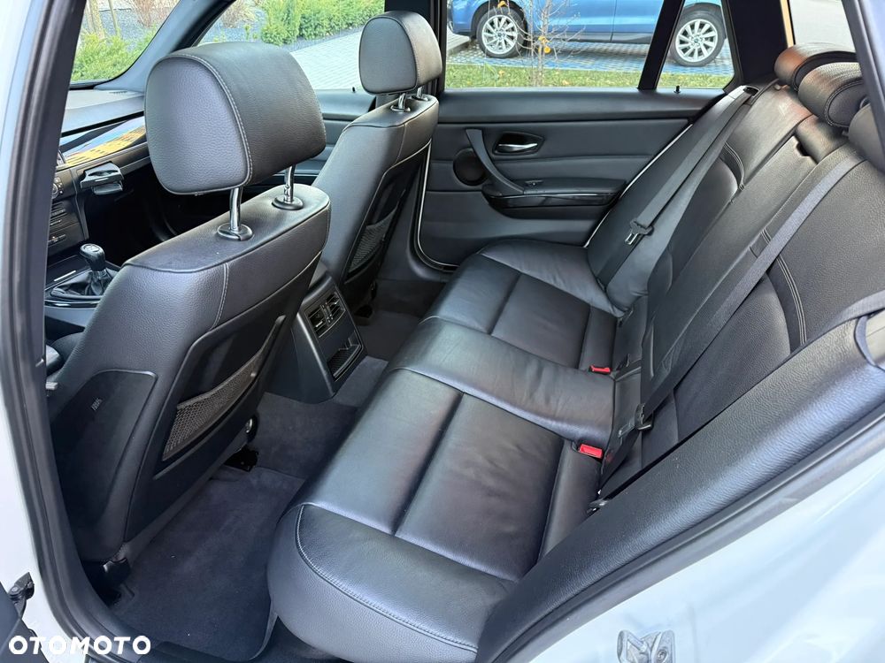 BMW Seria 3 320d Efficient Dynamics Sport Line - 24