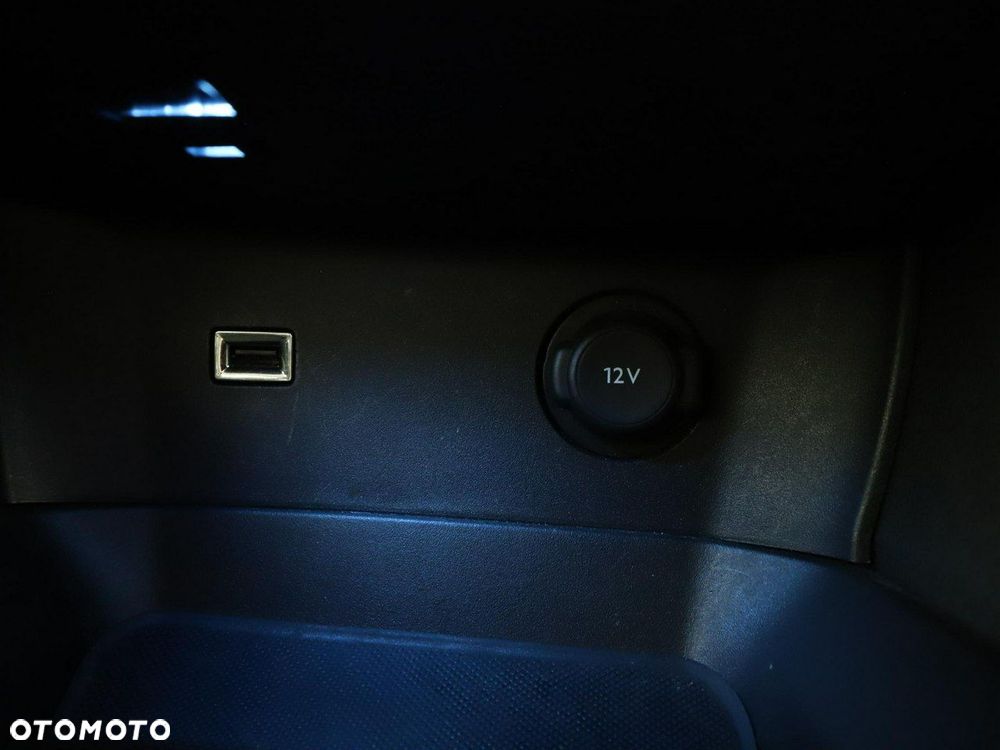 Peugeot 3008 1.6 BlueHDi Allure S&S EAT6 - 28