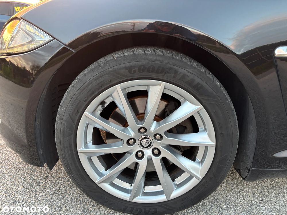 Jaguar XF 2.2 D Premium Luxury - 27