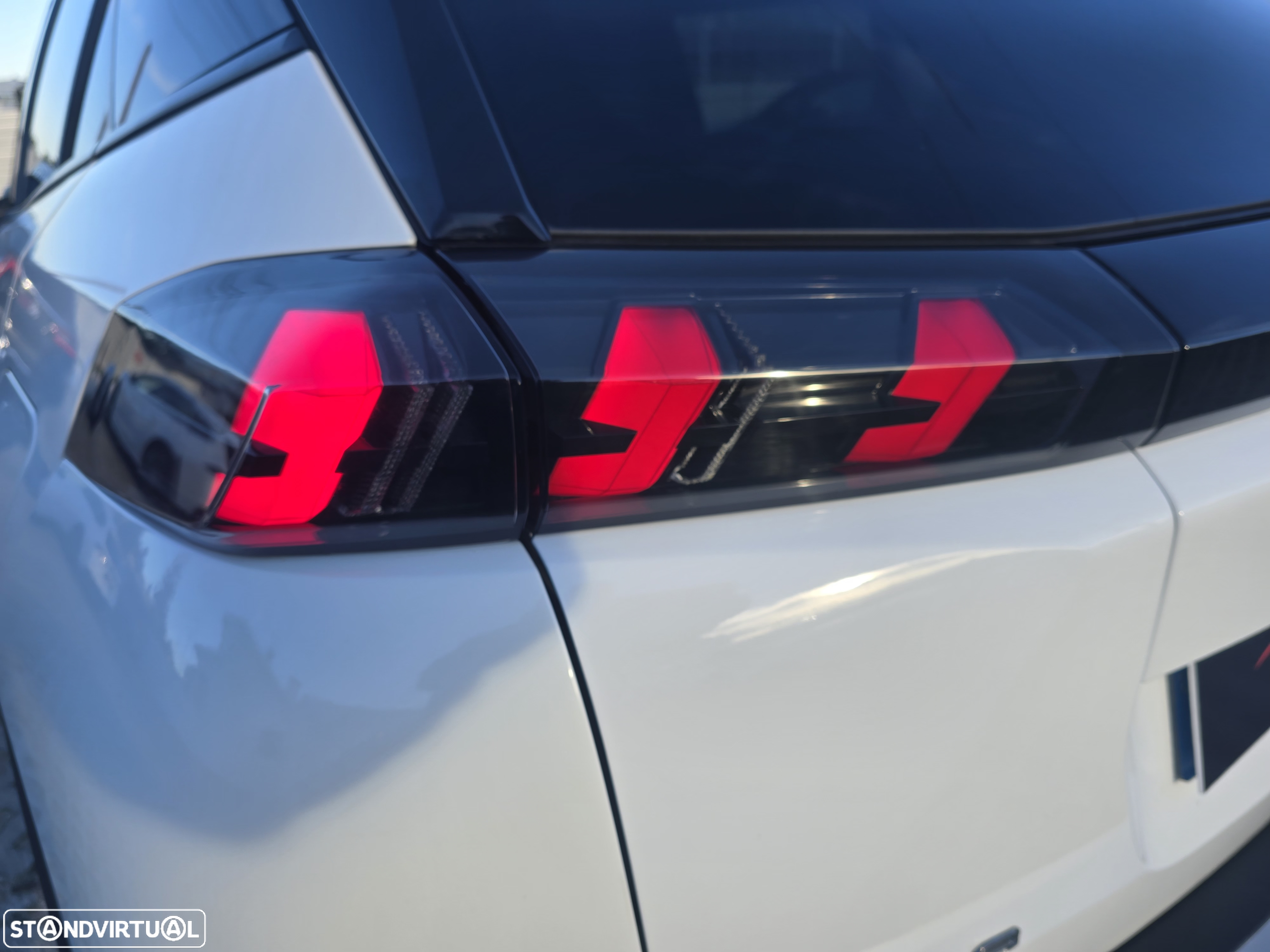 Peugeot 2008 1.5 BlueHDi Allure EAT8 - 13
