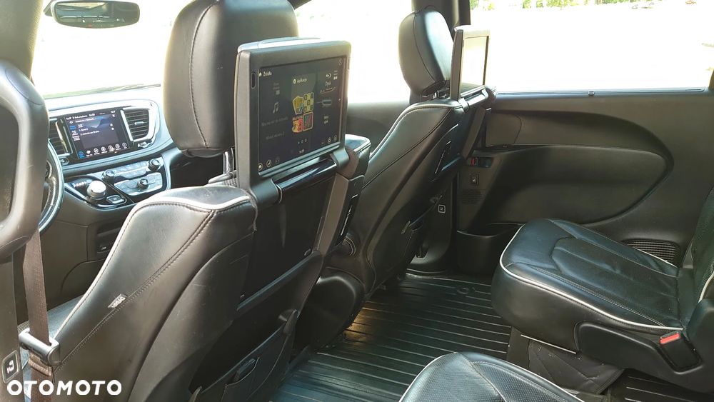 Chrysler Pacifica - 14