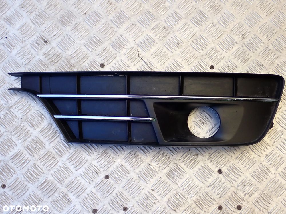 KRATKA HALOGENU PRAWY PRZÓD AUDI A7 C7  4G8807648E - 1