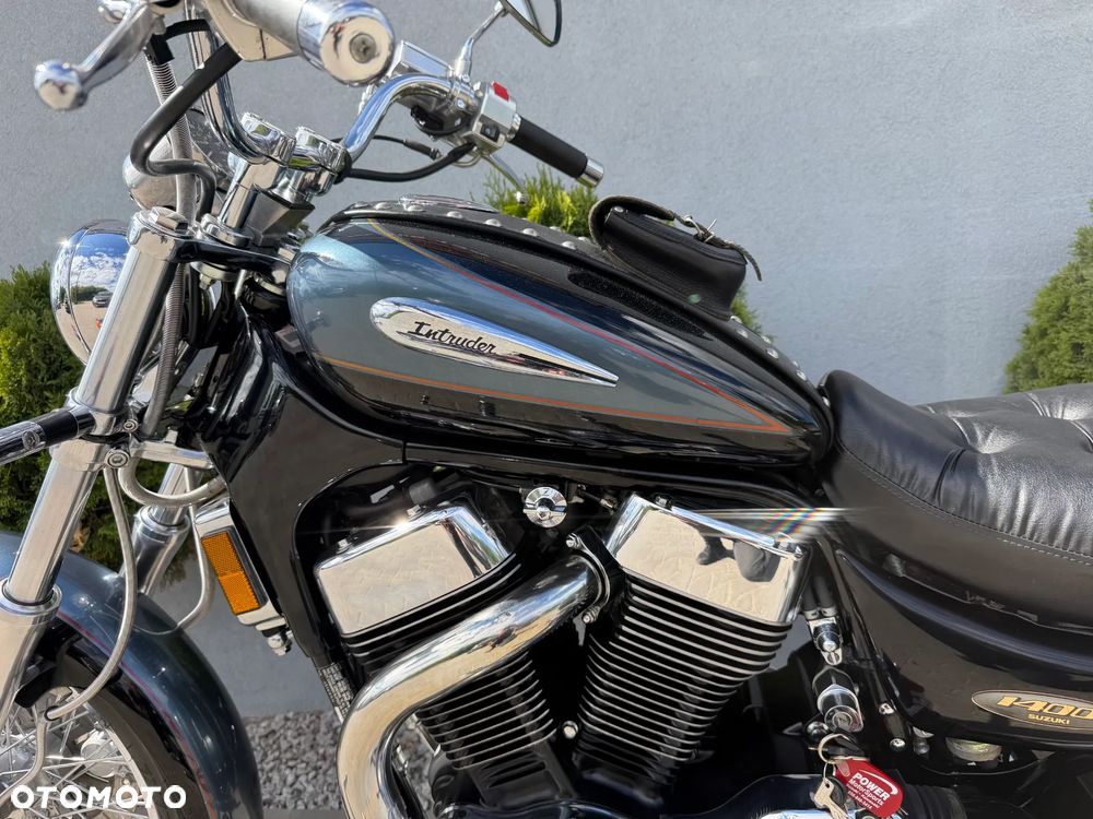 Suzuki Intruder - 32