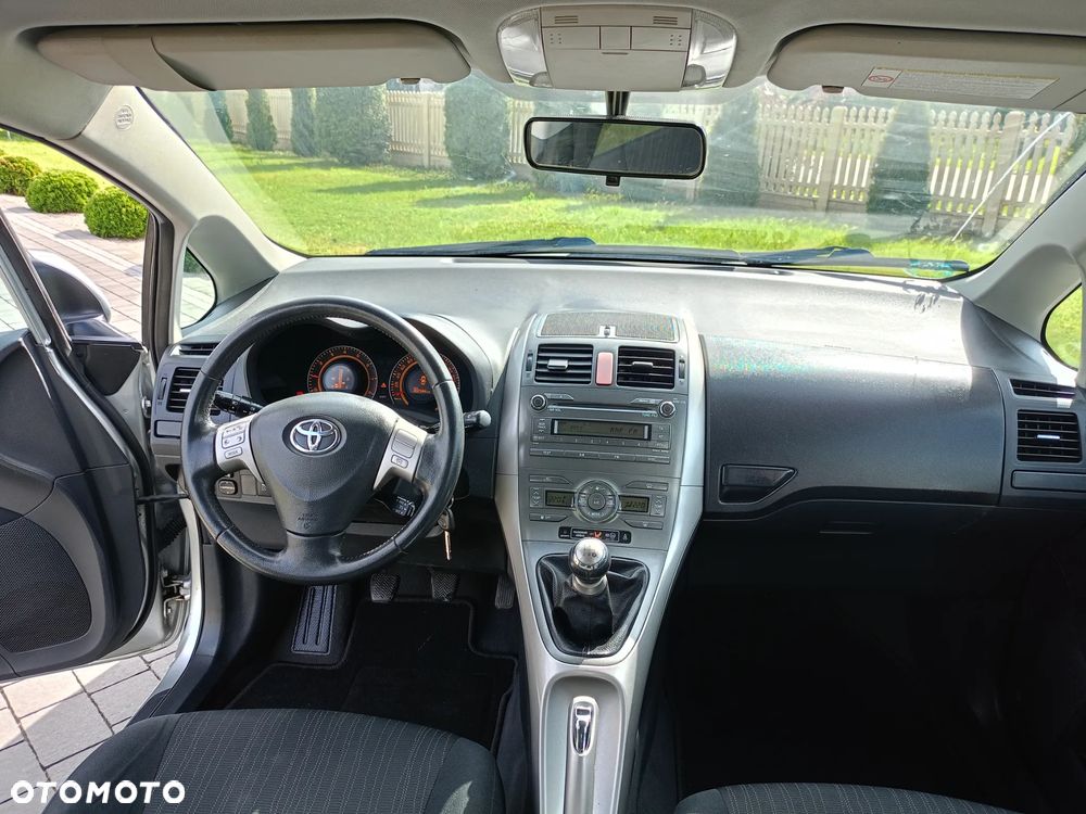 Toyota Auris 1.6 VVT-i Executive - 21