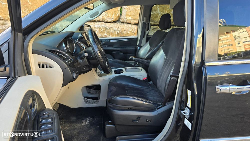 Lancia Voyager 2.8 CRD Platinum - 42