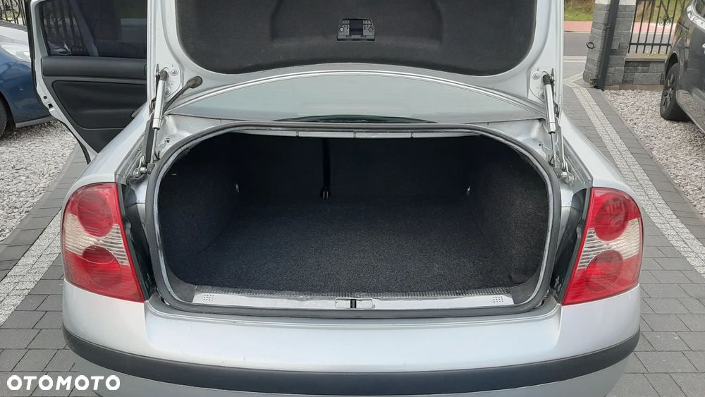 Volkswagen Passat - 16