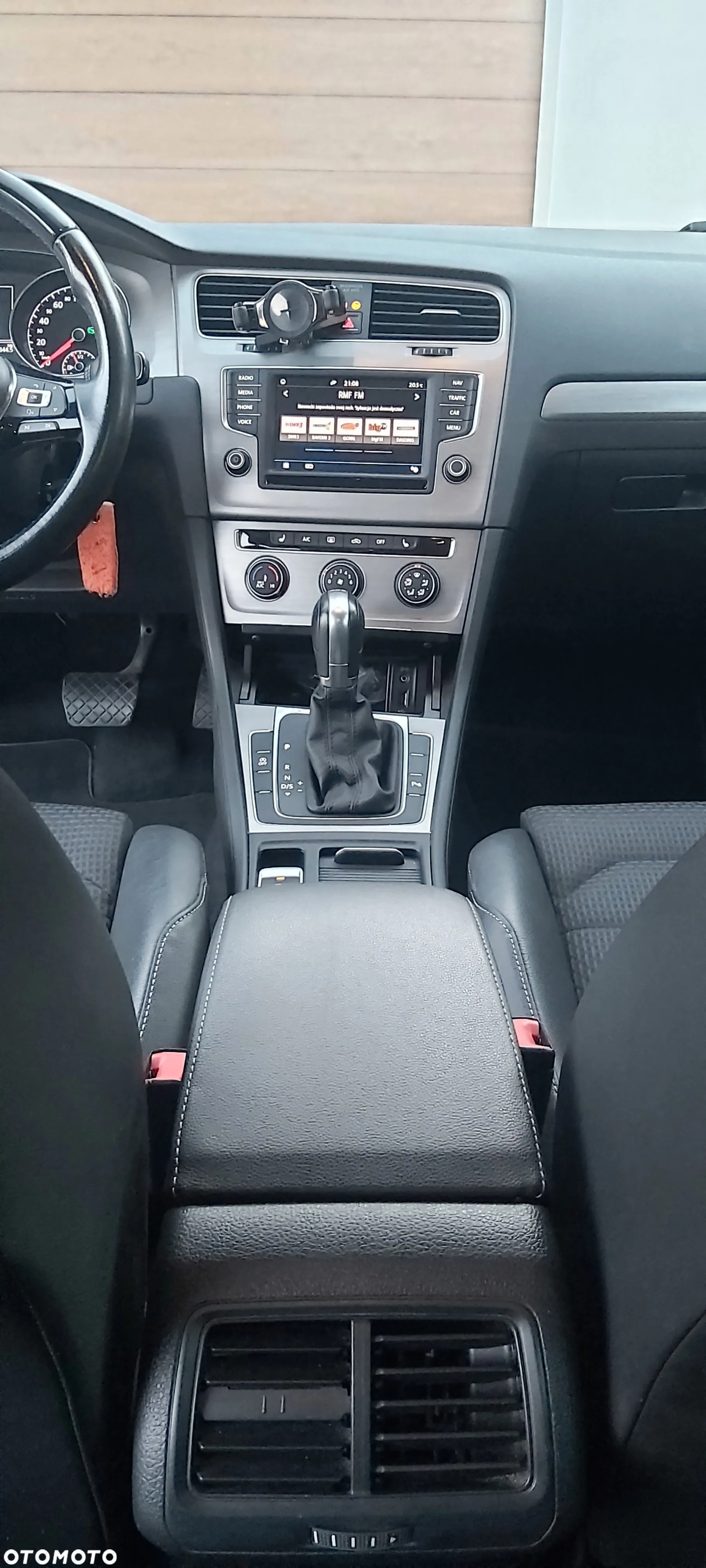 Volkswagen Golf 2.0 BlueTDI DSG Comfortline - 10