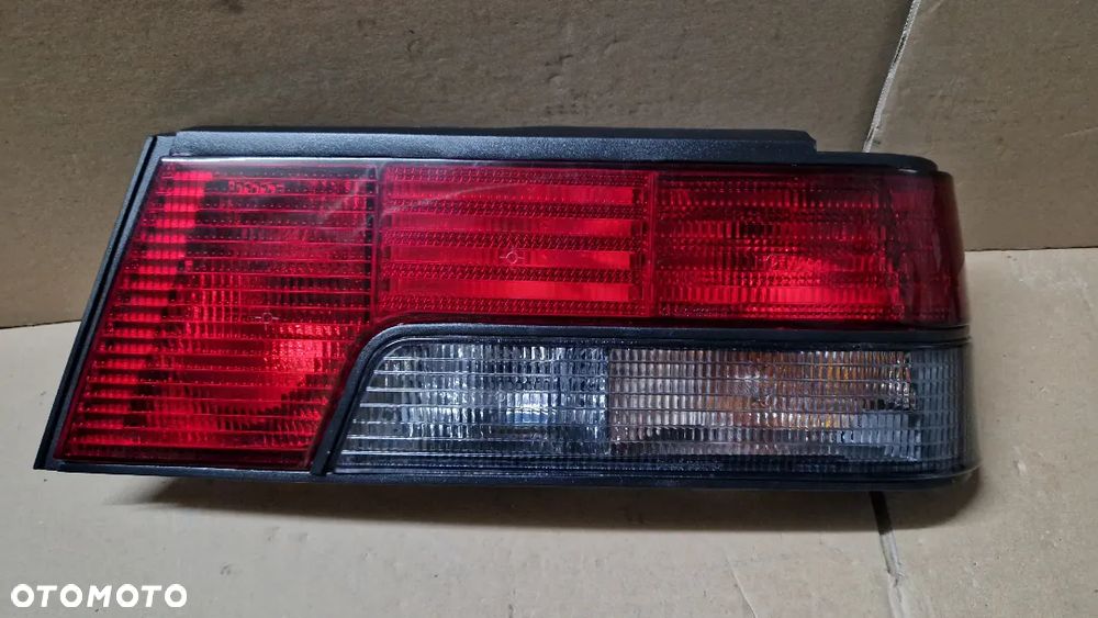 PEUGEOT 405 LAMPA TYŁ PRAWA - 1