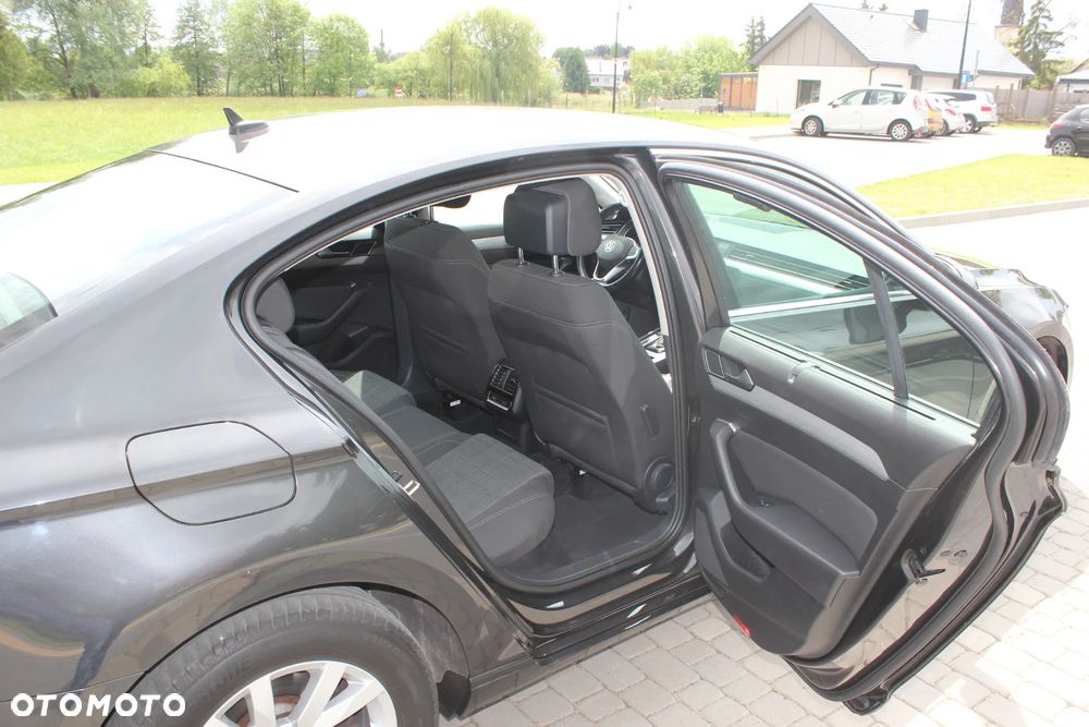 Volkswagen Passat 2.0 TDI SCR DSG Comfortline - 7