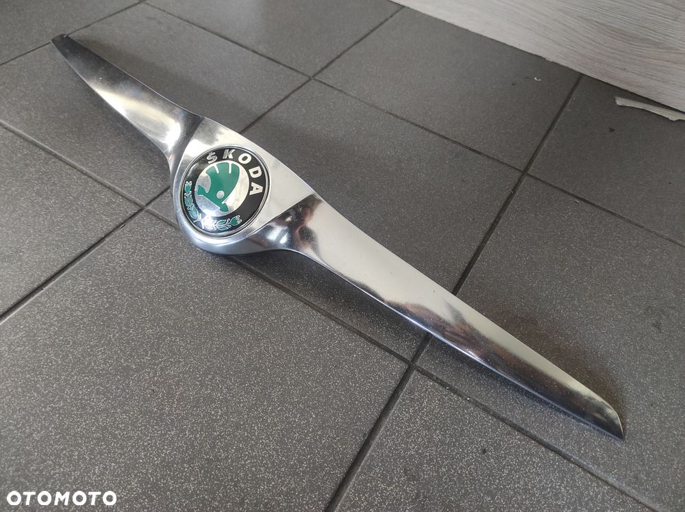 ATRAPA GRILL LOGO SKODA FABIA 2 LIFT 5J0 WYSYŁKA !!!! - 3