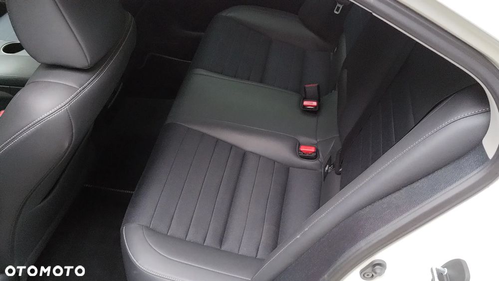 Lexus IS 200t Elite - 9