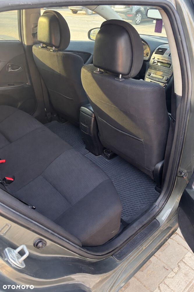 Toyota Avensis - 7