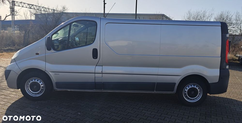 Opel Vivaro - 8