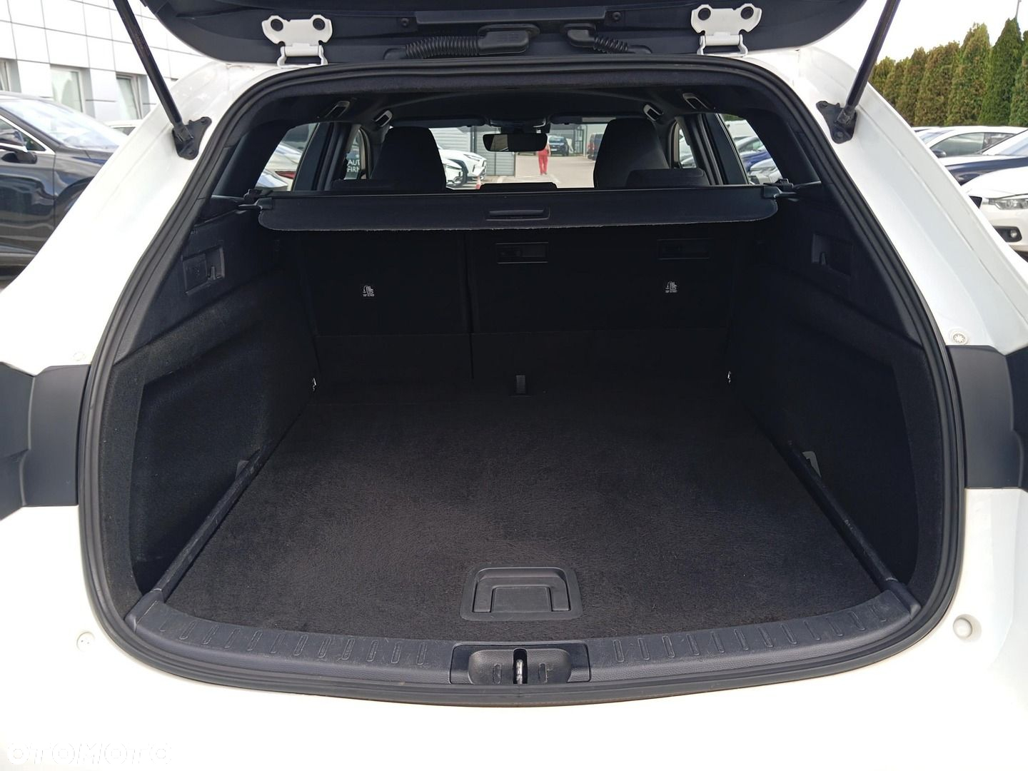 Toyota Corolla 1.8 Hybrid Comfort - 12