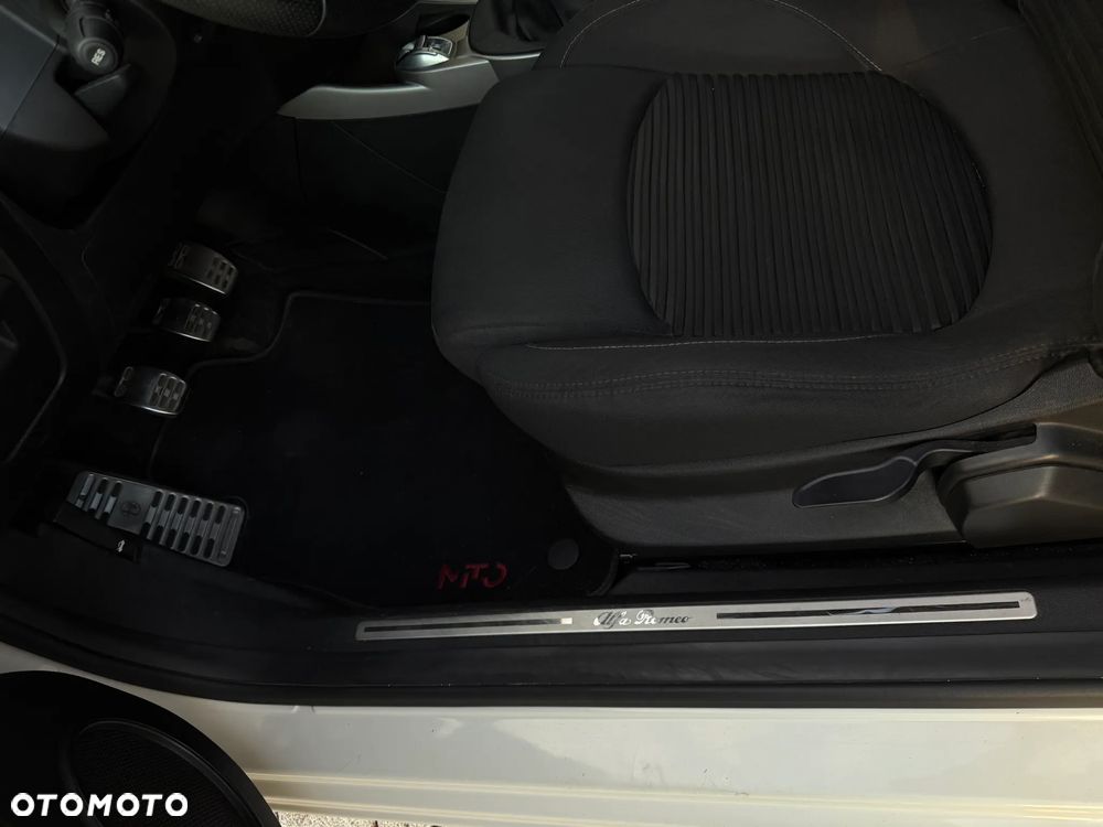 Alfa Romeo Mito 1.4 TB MultiAir Distinctive S&S - 16