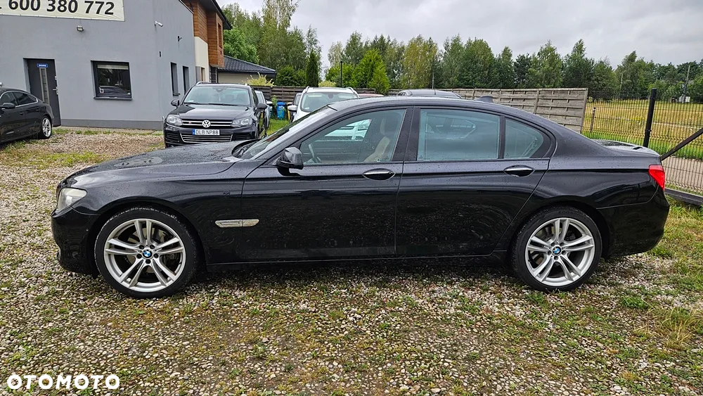 BMW Seria 7 740i - 8