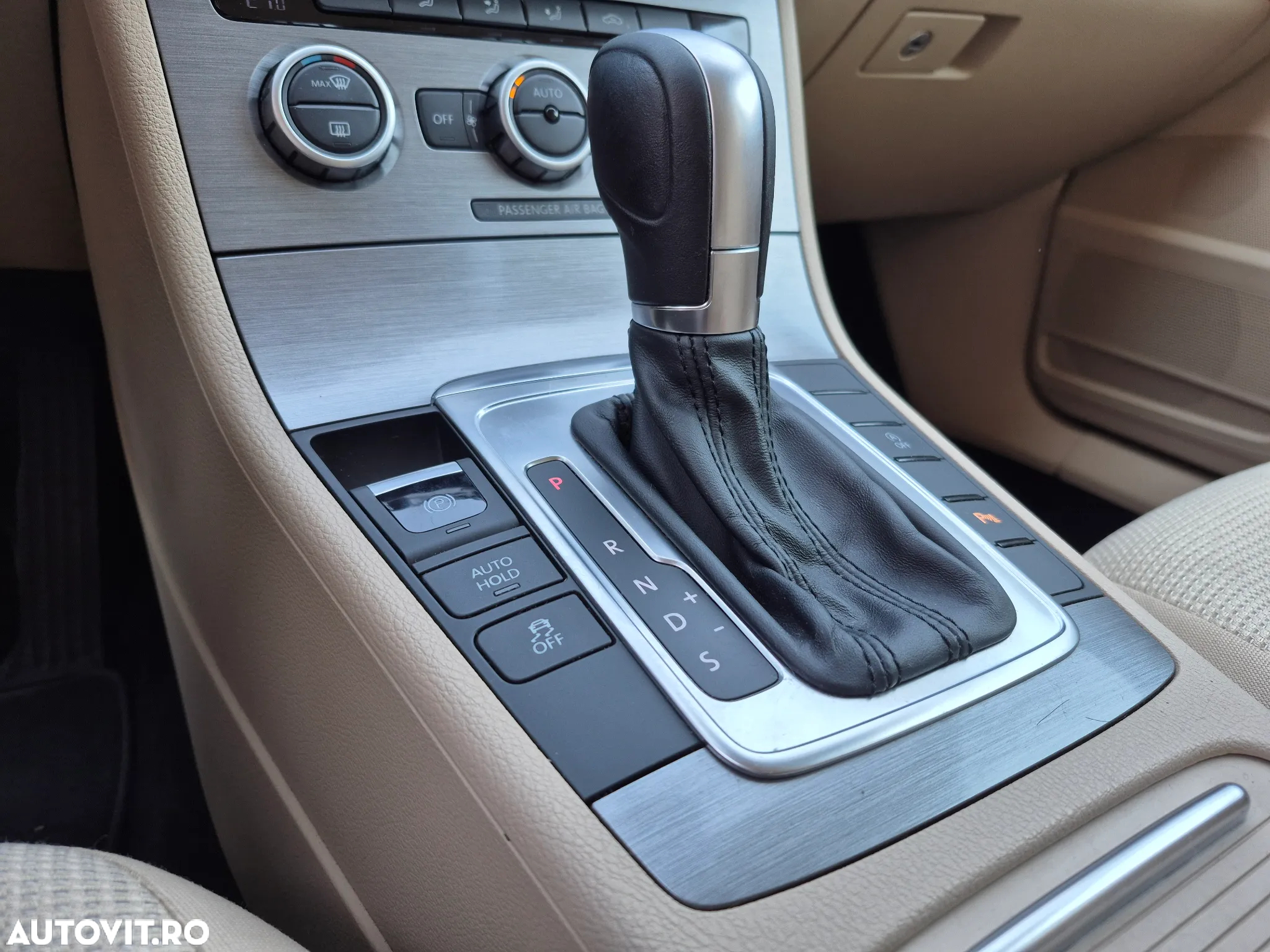 Volkswagen Passat Variant 2.0 TDI Blue TDI DSG Comfortline - 22