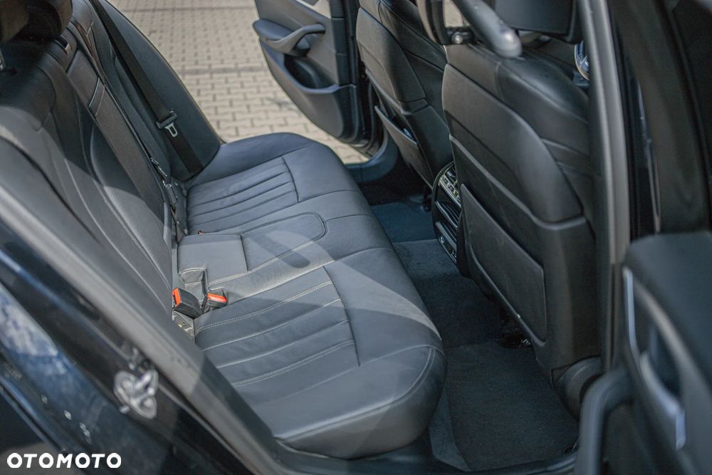 BMW Seria 5 530e xDrive M Sport sport - 14