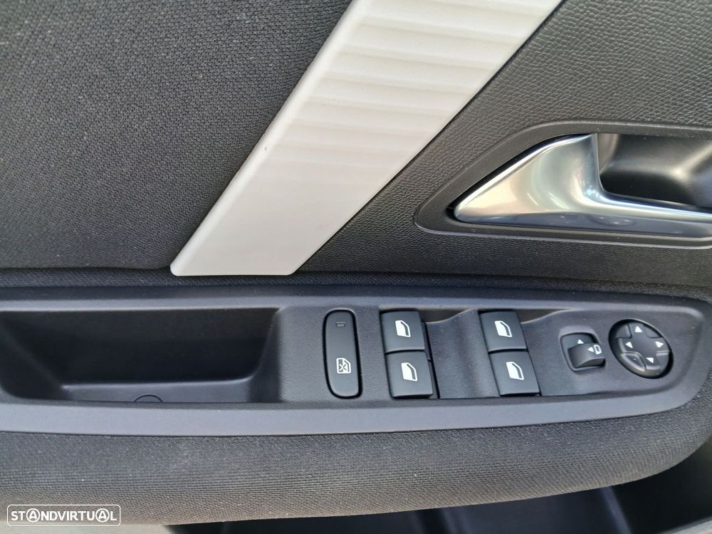 Citroën C4 1.2 Hybrid Plus e-DSC6 - 19