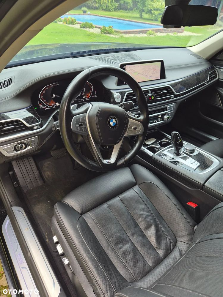 BMW Seria 7 740Li - 8